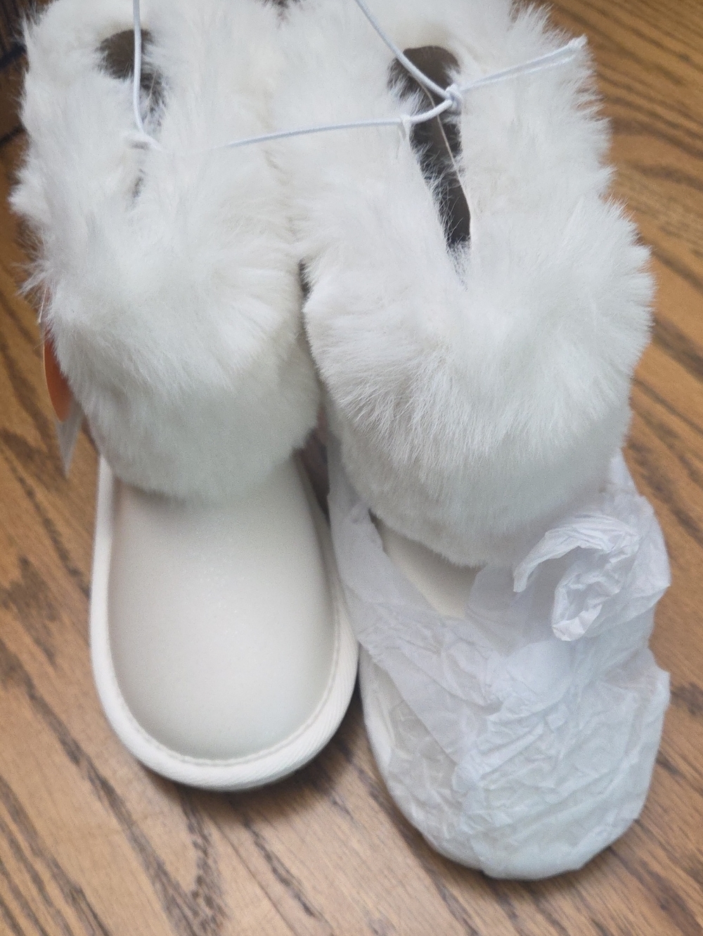 Gymboree Girls Size 11White Faux-Fur Slip-On Boots
